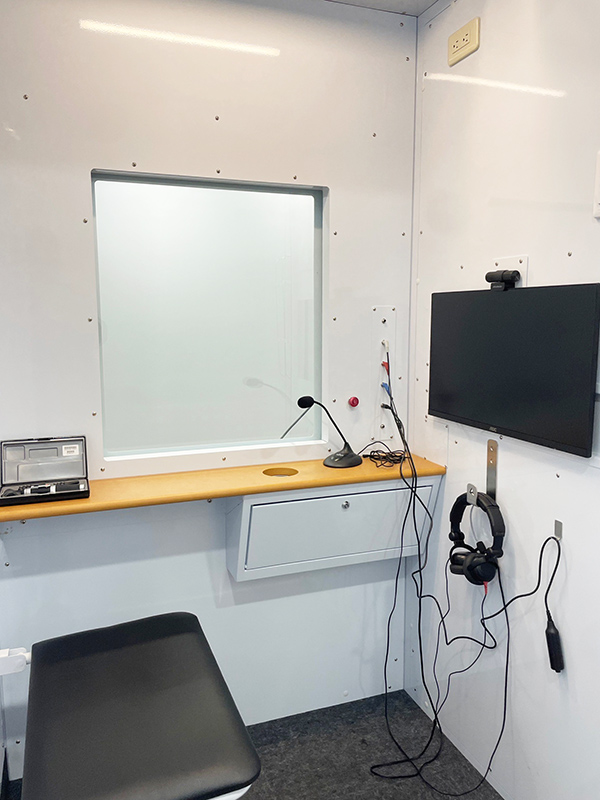 南投縣草屯鎮的元健助聽器草屯助聽器店內有專業聽力檢測室。