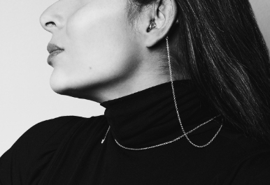 MIMITAKARA Rolo 助聽器安全項鍊配戴示意